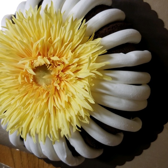 Meet your Posher, Claudia - Picture 1 of 1